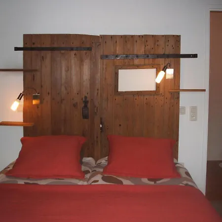 D'hotes La Charriere Bed & Breakfast