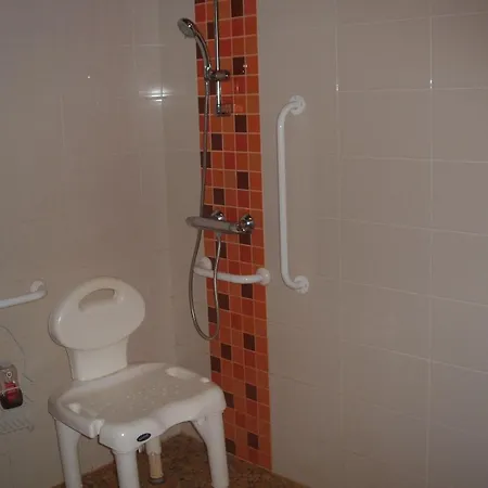 D'hotes La Charriere לינה וארוחת בוקר 3*