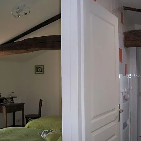 D'hôtes La Charrière Bed & Breakfast 3*